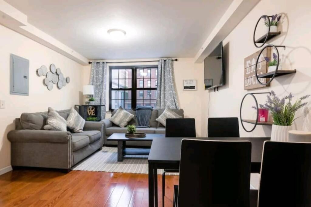 Cozy Center City - Walk To City Hall Apartment *